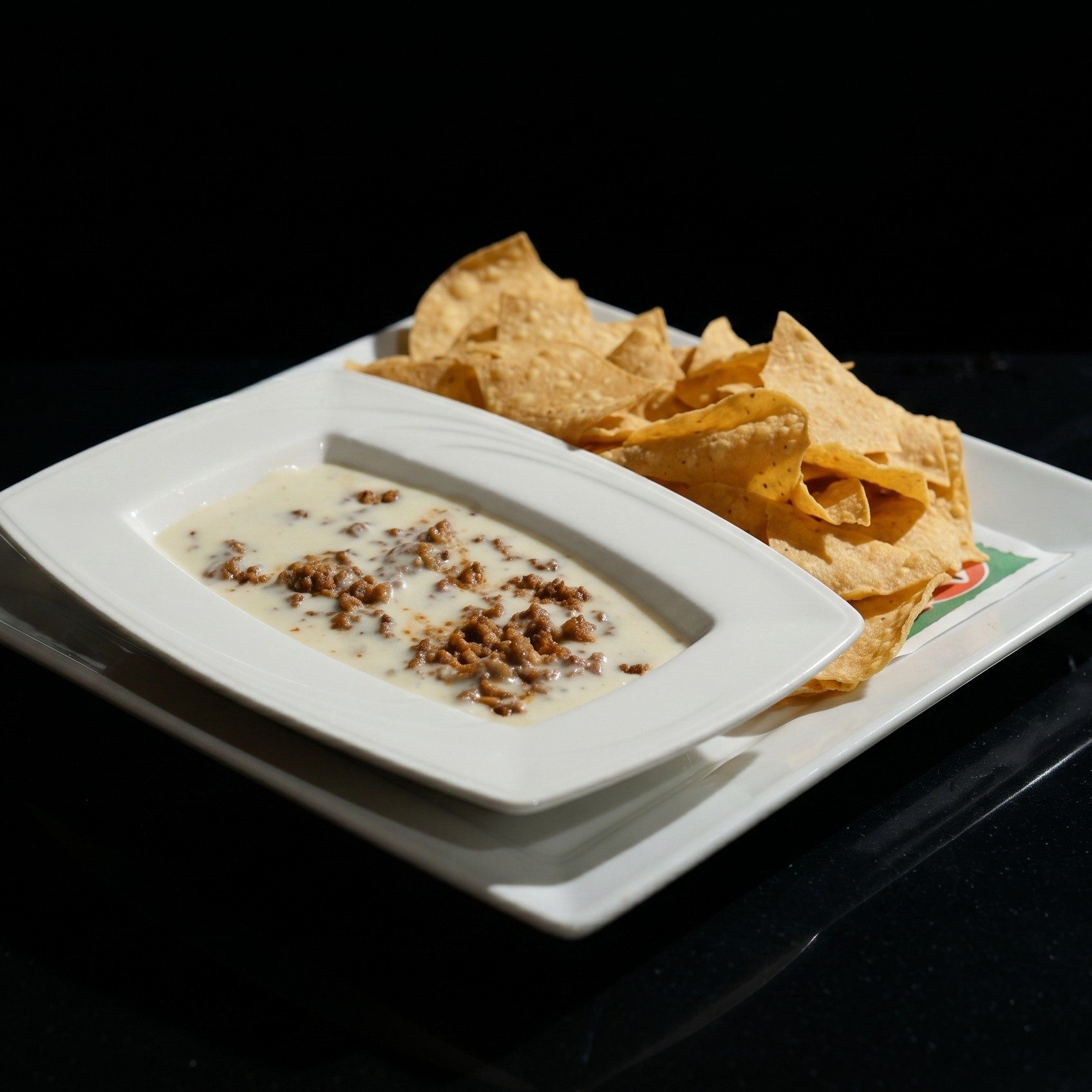 82. Queso Fundido Con Chorizo.