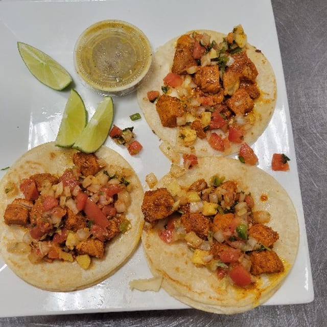 Tacos De Barbacoa De Cochinito.