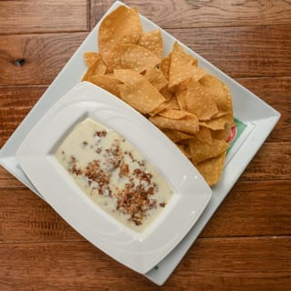82. Queso Fundido Con Chorizo*